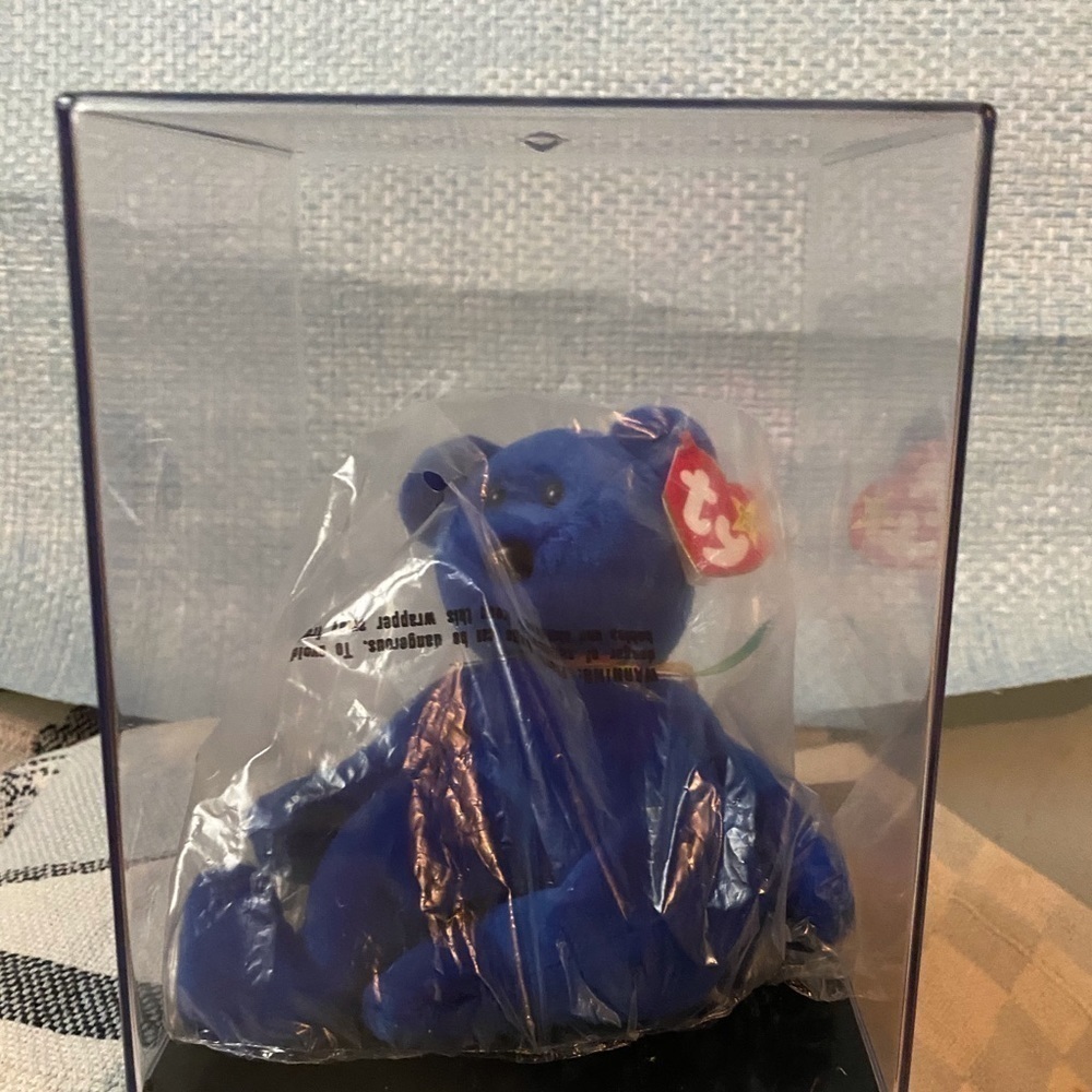 Rare Ty Club Beanie/In Showcase and bag